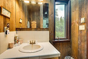 Jamaica Vacation Home w/ Deck: 8 Mi to Skiing!