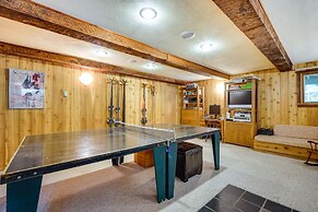 Jamaica Vacation Home w/ Deck: 8 Mi to Skiing!