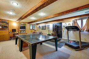Jamaica Vacation Home w/ Deck: 8 Mi to Skiing!