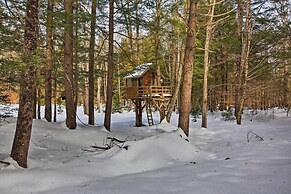 Jamaica Vacation Home w/ Deck: 8 Mi to Skiing!