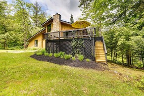 Jamaica Vacation Home w/ Deck: 8 Mi to Skiing!