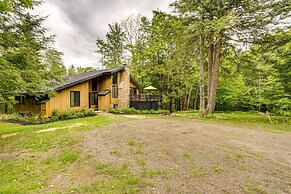 Jamaica Vacation Home w/ Deck: 8 Mi to Skiing!