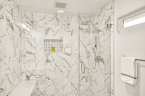 Modern Home w/ Spacious Yard in Beaverton!