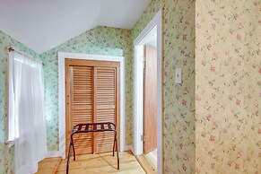 Cozy Vacation Rental Home Near Lake Winnipesaukee!