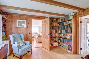 Cozy Vacation Rental Home Near Lake Winnipesaukee!