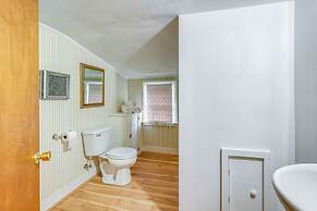 Cozy Vacation Rental Home Near Lake Winnipesaukee!