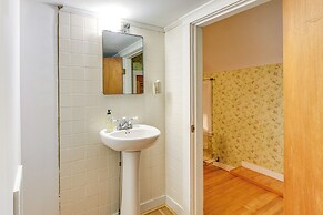 Cozy Vacation Rental Home Near Lake Winnipesaukee!