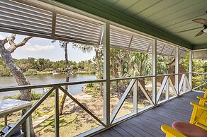 Crystal River Retreat w/ Private Dock & Kayaks!