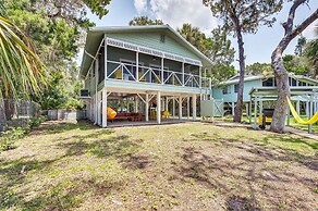Crystal River Retreat w/ Private Dock & Kayaks!