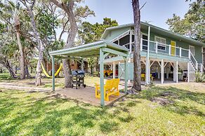 Crystal River Retreat w/ Private Dock & Kayaks!