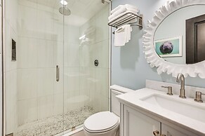 Crystal River Retreat w/ Private Dock & Kayaks!