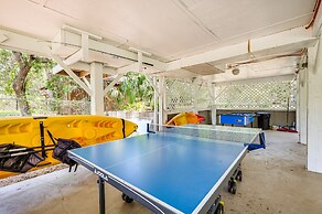 Crystal River Retreat w/ Private Dock & Kayaks!