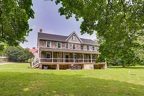 Large Historic Home in Pennsylvania Dutch Country!
