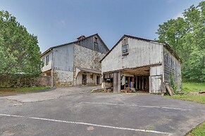 Large Historic Home in Pennsylvania Dutch Country!