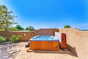 New Mexico Retreat w/ Hot Tub & Mountain Views!