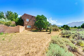 Mtn-view Retreat w/ Hot Tub in New Mexico!