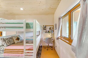 Mtn-view Retreat w/ Hot Tub in New Mexico!