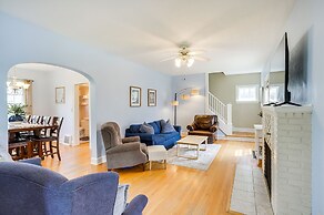 Charming South Bend Retreat ~ 1 Mi to Notre Dame!