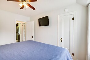 Charming South Bend Retreat ~ 1 Mi to Notre Dame!