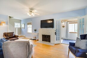 Charming South Bend Retreat ~ 1 Mi to Notre Dame!