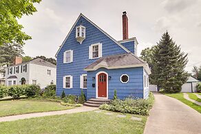 Charming South Bend Retreat ~ 1 Mi to Notre Dame!