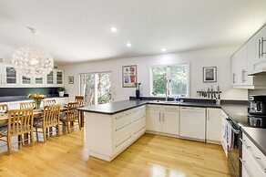 Modern & Spacious Home - 6 Mi to Dtwn South Bend