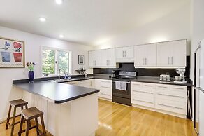 Modern & Spacious Home - 6 Mi to Dtwn South Bend