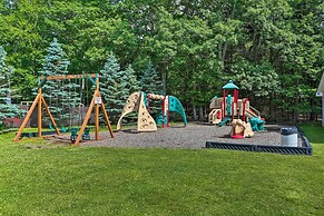 Walk to Lake Wallenpaupack: Poconos Vacation Home