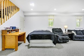 Walk to Lake Wallenpaupack: Poconos Vacation Home