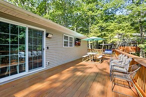 Walk to Lake Wallenpaupack: Poconos Vacation Home