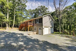 Walk to Lake Wallenpaupack: Poconos Vacation Home