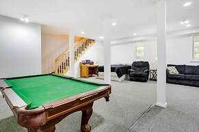 Walk to Lake Wallenpaupack: Poconos Vacation Home