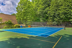 Walk to Lake Wallenpaupack: Poconos Vacation Home