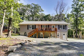 Walk to Lake Wallenpaupack: Poconos Vacation Home