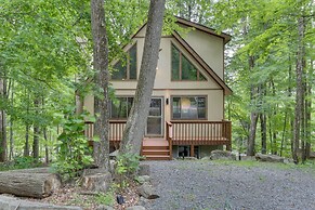 Screened Porch & Grill: Lake Ariel Vacation Rental