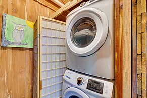 Pet-friendly Eureka Springs Rental w/ Private Deck