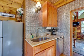 Pet-friendly Eureka Springs Rental w/ Private Deck