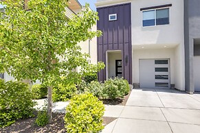 < 2 Mi to Dtwn: Reno Gem w/ Rooftop Patio!