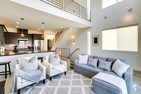 < 2 Mi to Dtwn: Reno Gem w/ Rooftop Patio!