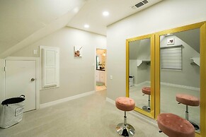 10 Acres w/ Pool & Pond: Luxury Melissa Villa!