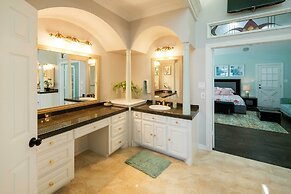 10 Acres w/ Pool & Pond: Luxury Melissa Villa!
