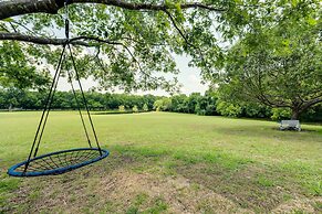 10 Acres w/ Pool & Pond: Luxury Melissa Villa!