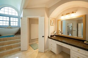 10 Acres w/ Pool & Pond: Luxury Melissa Villa!