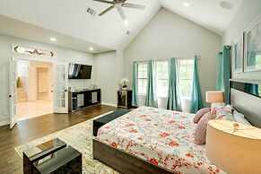 10 Acres w/ Pool & Pond: Luxury Melissa Villa!