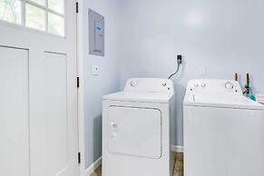 4 Mi to Michigan Stadium: Cozy Home w/ Fire Pit!