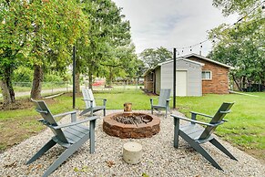 4 Mi to Michigan Stadium: Cozy Home w/ Fire Pit!