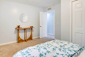 4 Mi to Michigan Stadium: Cozy Home w/ Fire Pit!