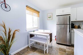 4 Mi to Michigan Stadium: Cozy Home w/ Fire Pit!