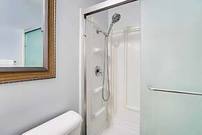 4 Mi to Michigan Stadium: Cozy Home w/ Fire Pit!