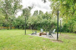 4 Mi to Michigan Stadium: Cozy Home w/ Fire Pit!